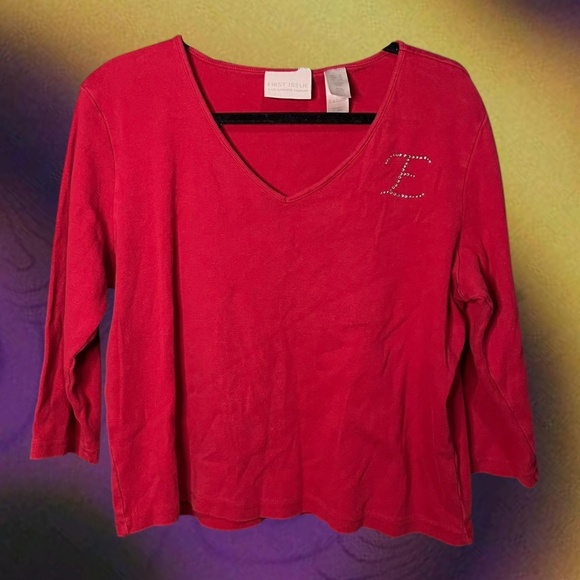 Red 3/4 sleeve shirt with rhinestone “E” logo. Vneck style   XL - Picture 1 of 5